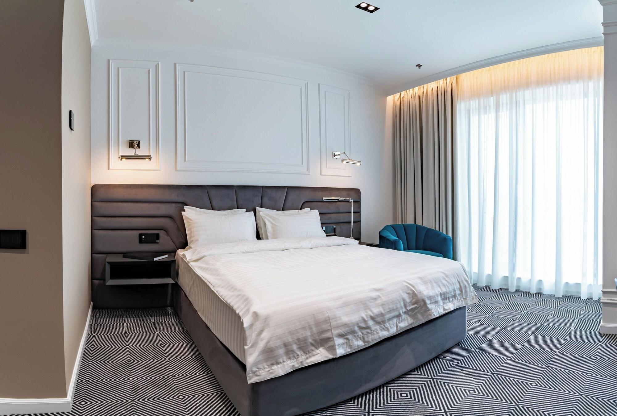 Wings, Twin Beds