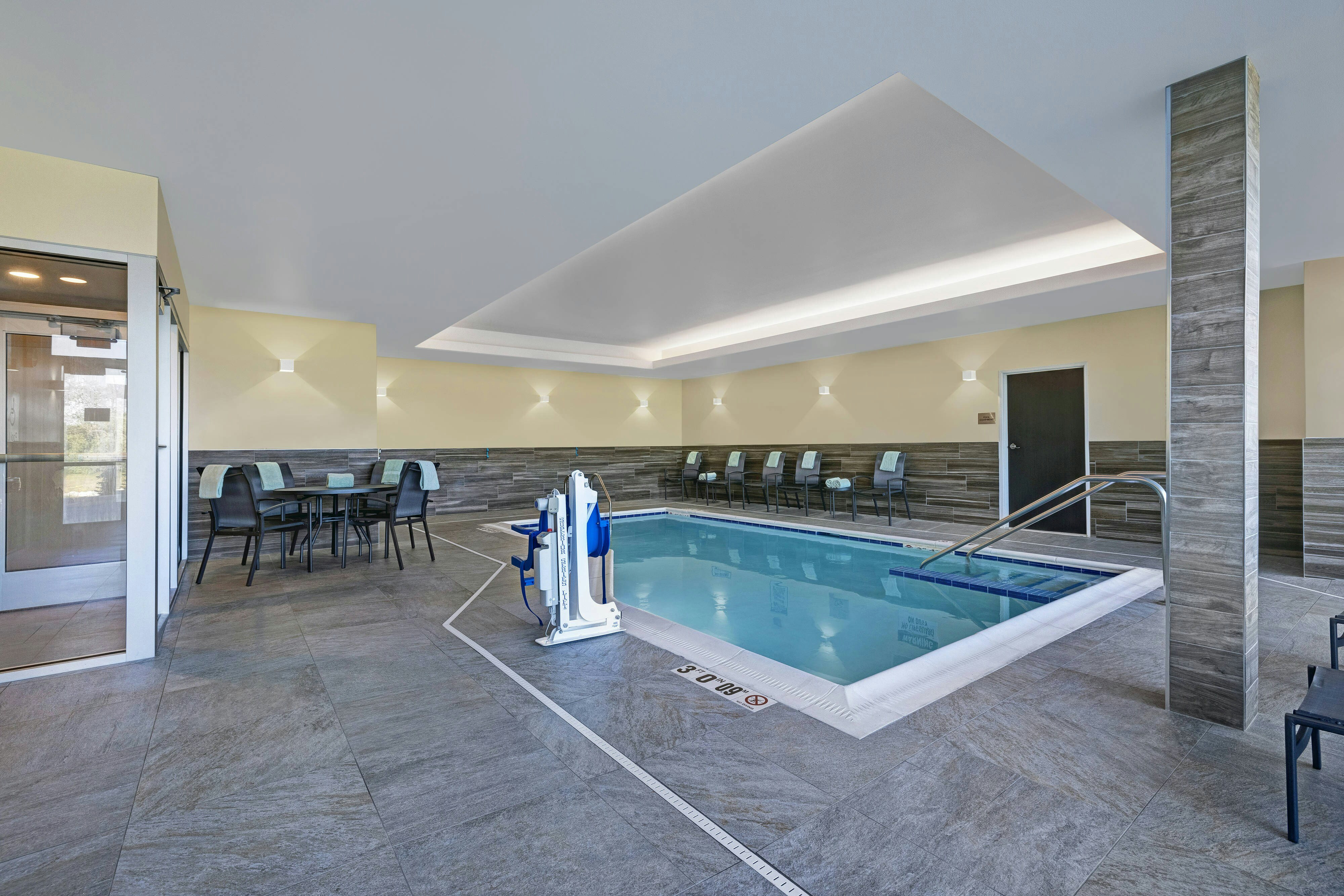 Fairfield Inn & Suites by Marriott Milwaukee Brookfield 15/23