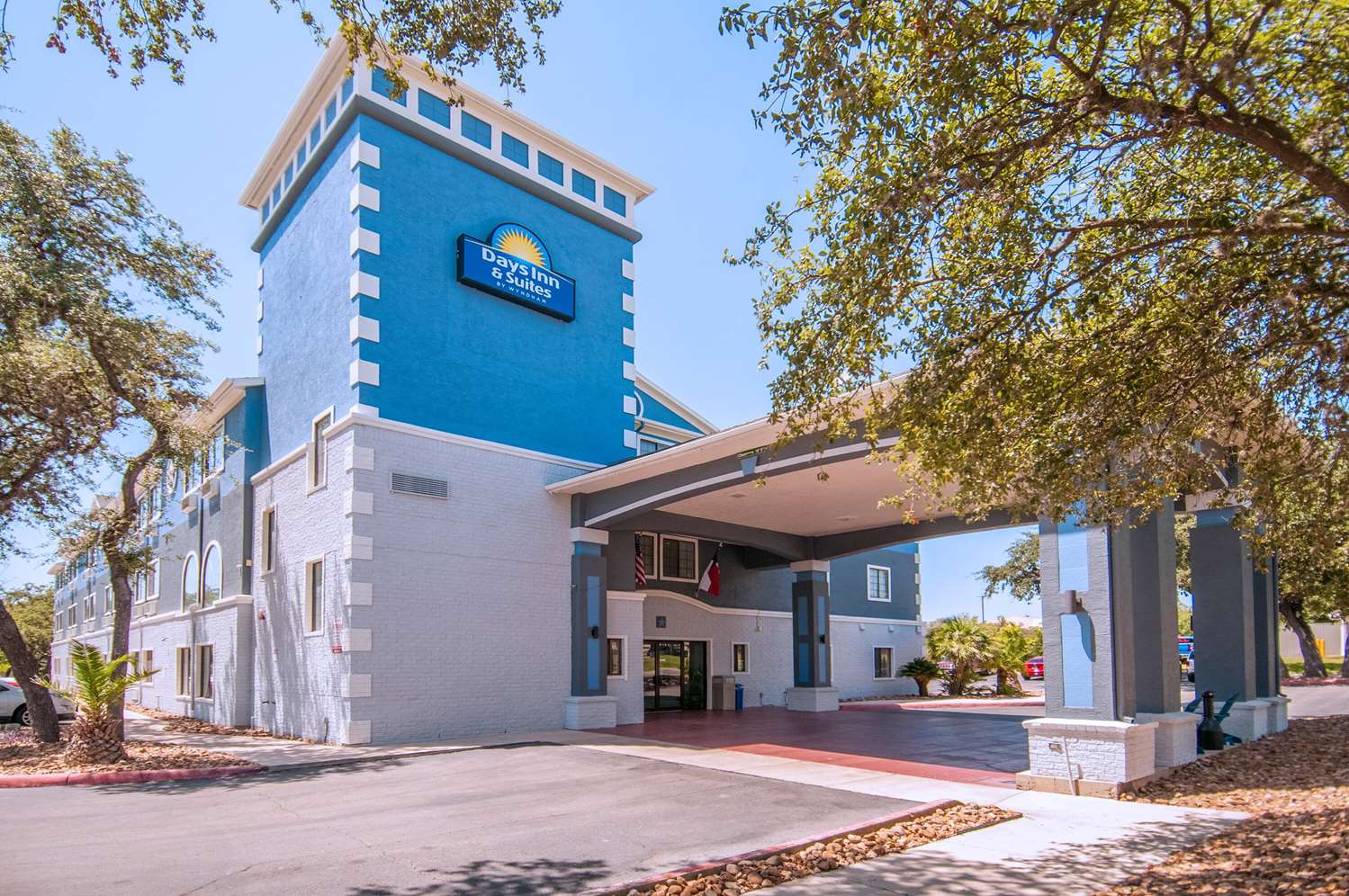 Days Inn & Suites by Wyndham San Antonio North/Stone Oak 51/63
