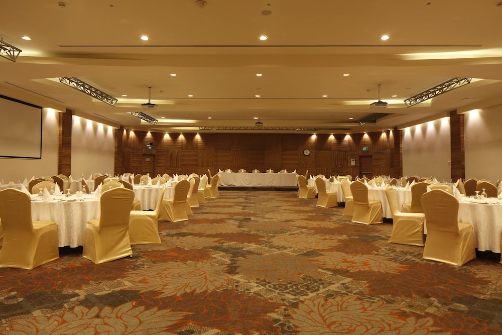فندق نوفوتيل بزنس بارك الدمام(Novotel Dammam Business Park) 60/62