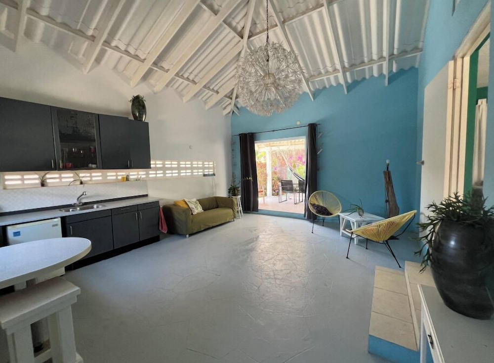 Tropical Breeze Apartments 32/49