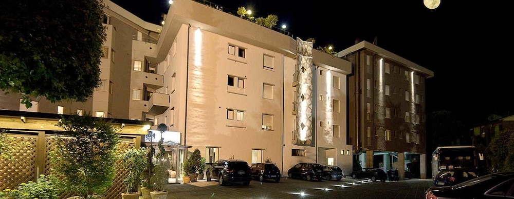 Park Hotel 4/32