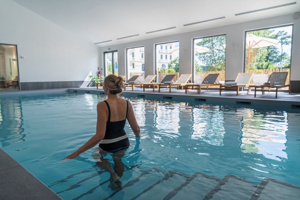 swimming pool spa