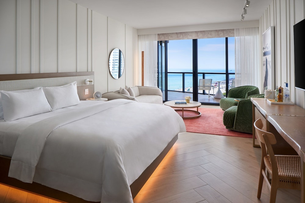 GUEST ROOM, STUDIO, SUITE, KING BED, OCEAN VIEW, BALCONY