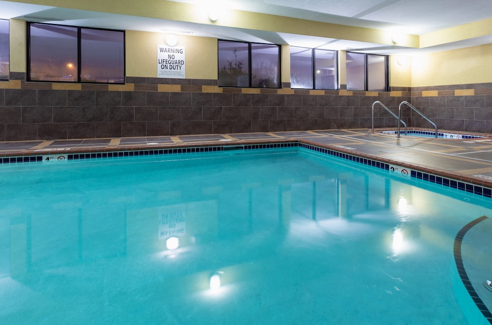 Holiday Inn Express Hotel Suites Rochester 7/51