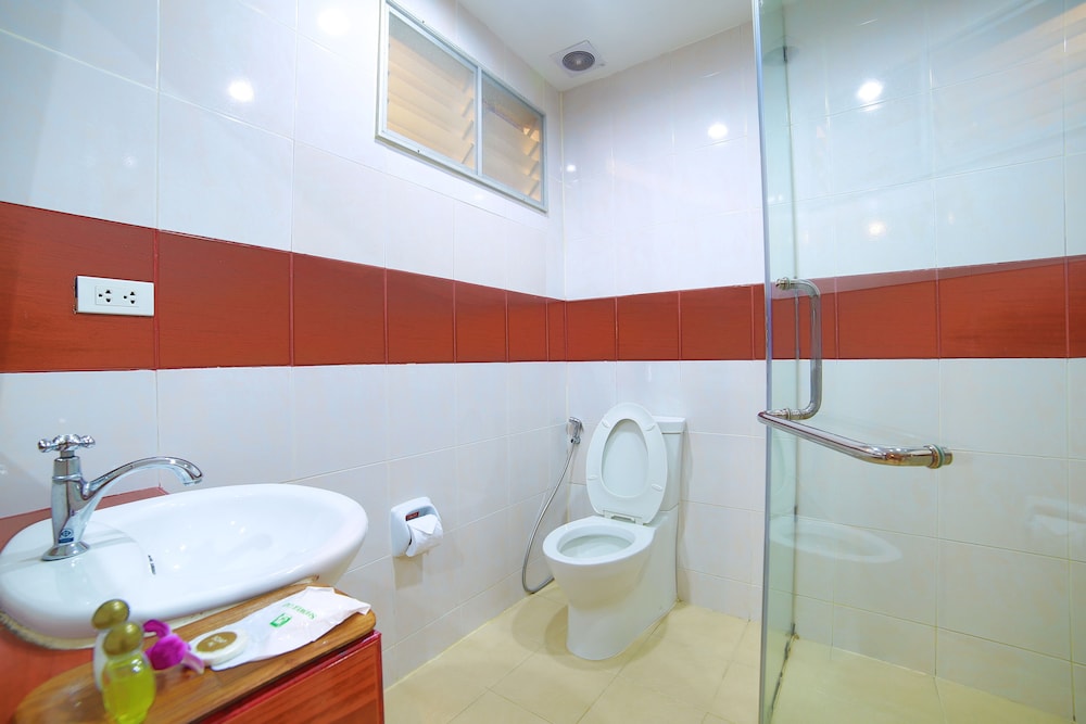 Lotus Hotel Patong 18/59