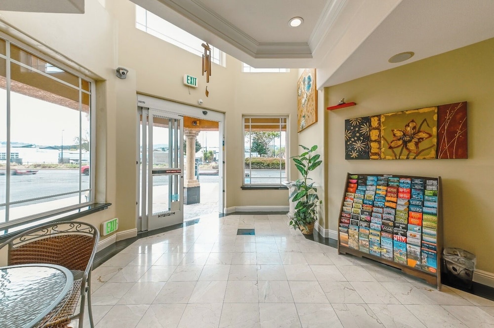 Gateway Inn and Suites Hotel 35/46