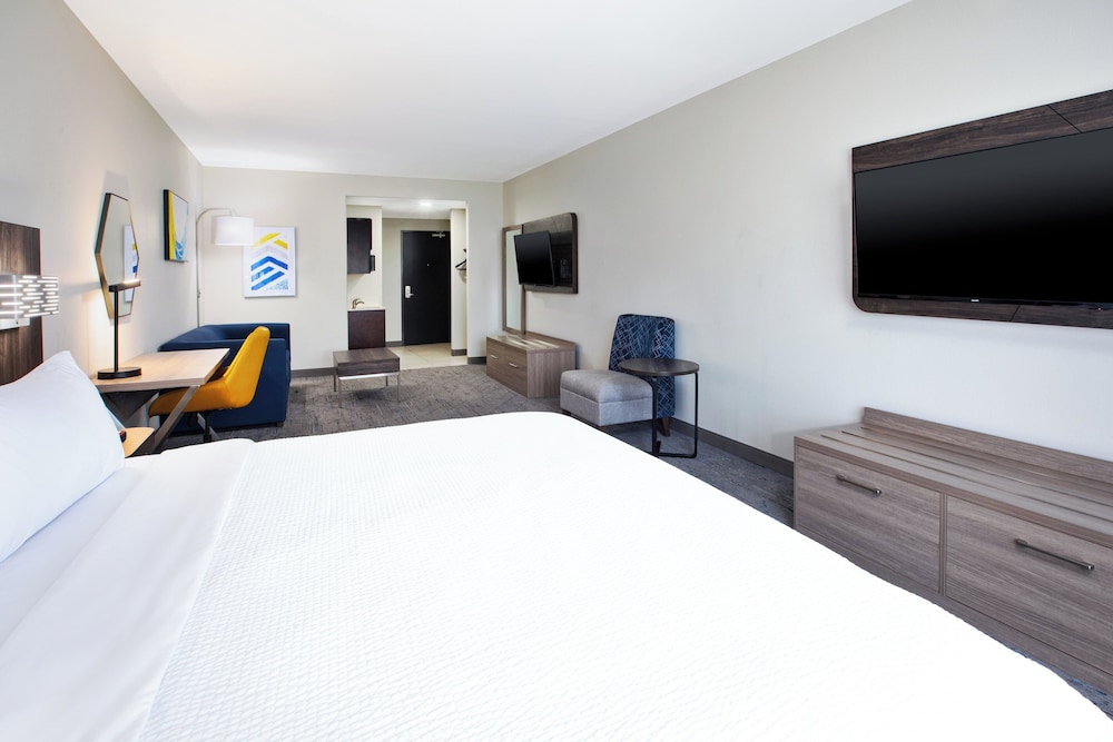 Suite, King Bed, Sofa