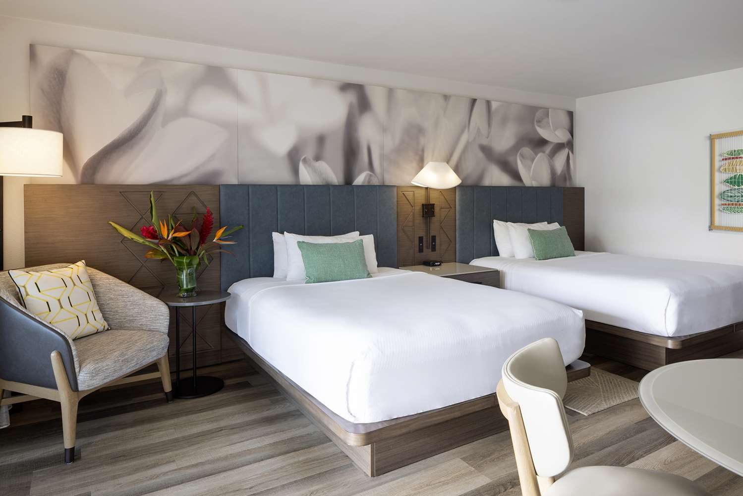 Elegant, 2 Queen Beds, Pool View, Balcony