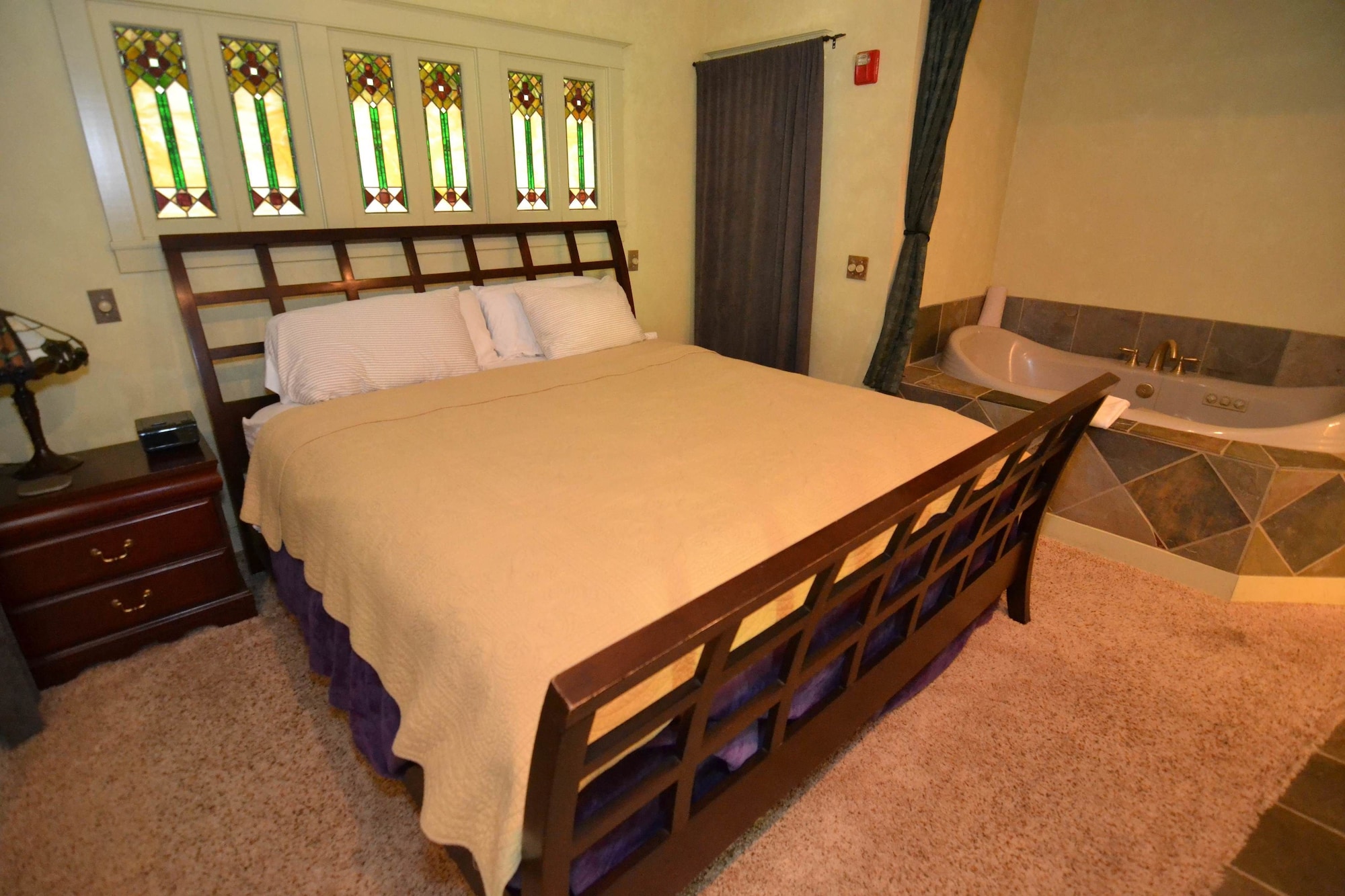 Pool House, Suite, King Bed, Private Bathroom