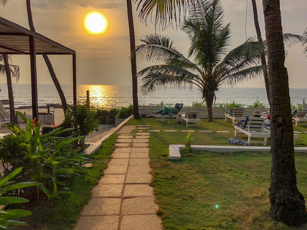 Leela Cottages 47/53