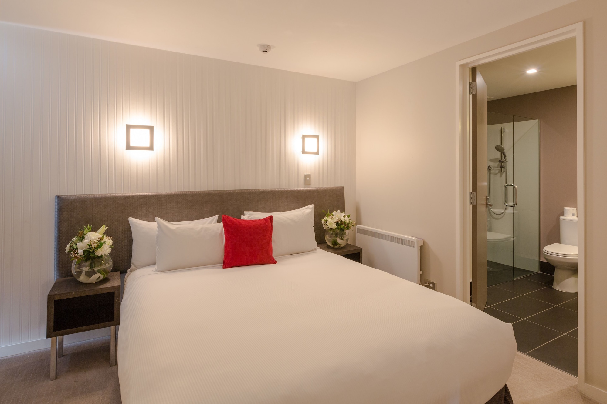 1 BEDROOM, RESIDENCE, SUITE