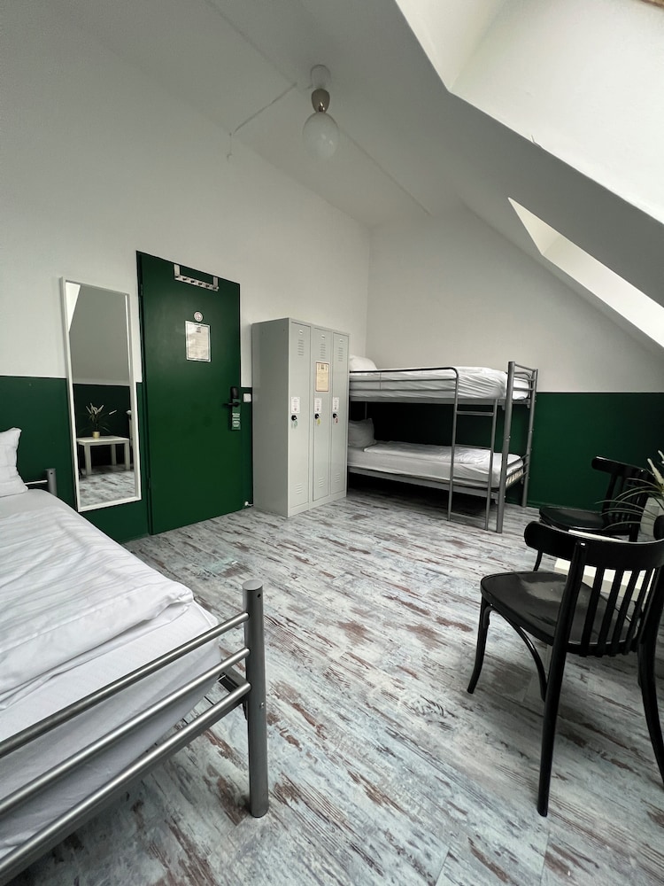Ballhaus Berlin Hostel 37/65
