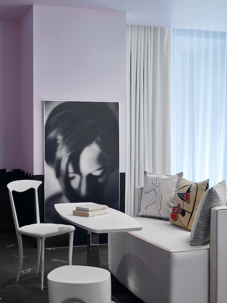 Dua Miami, Autograph Collection 52/68