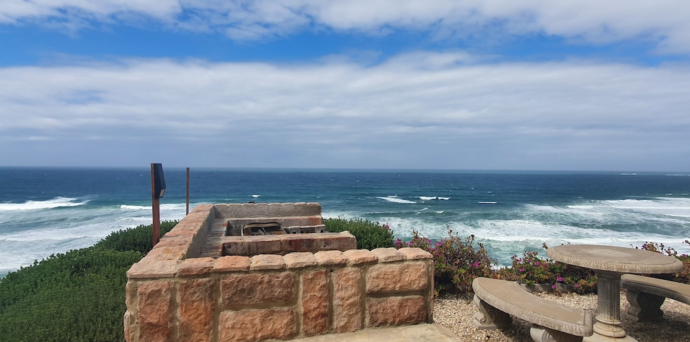 Brenton On Rocks Luxury Guest House 87/97