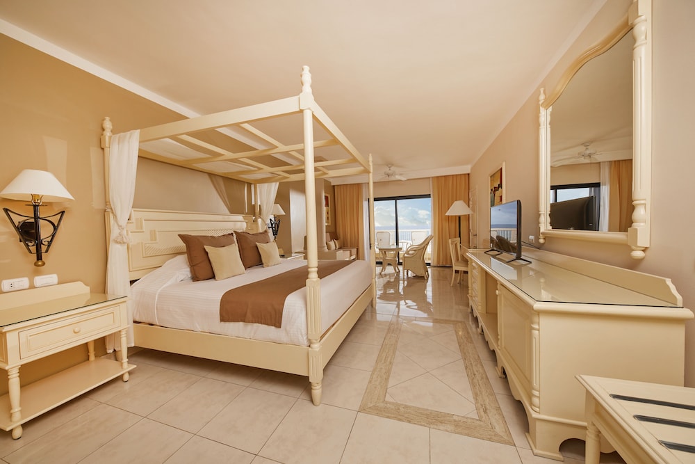 JUNIOR SUITE, DELUXE, OCEAN FRONT, ADULT ONLY