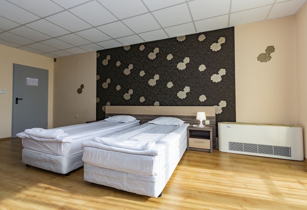 COMFORT, STUDIO, 4 BEDS