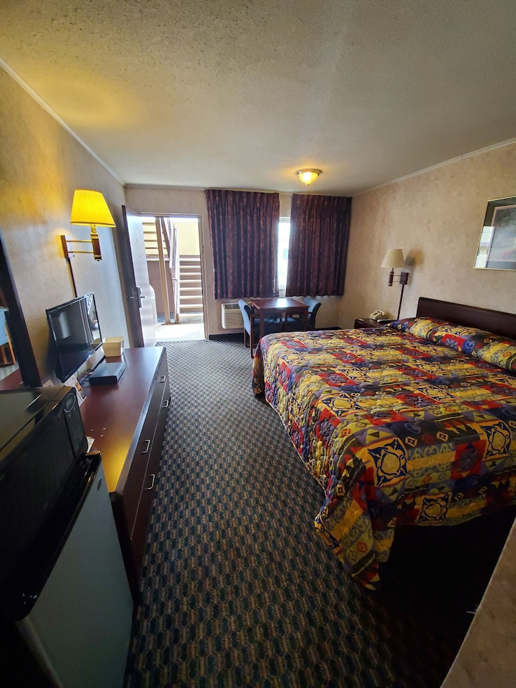 Richmond Inn & Suites 17/36