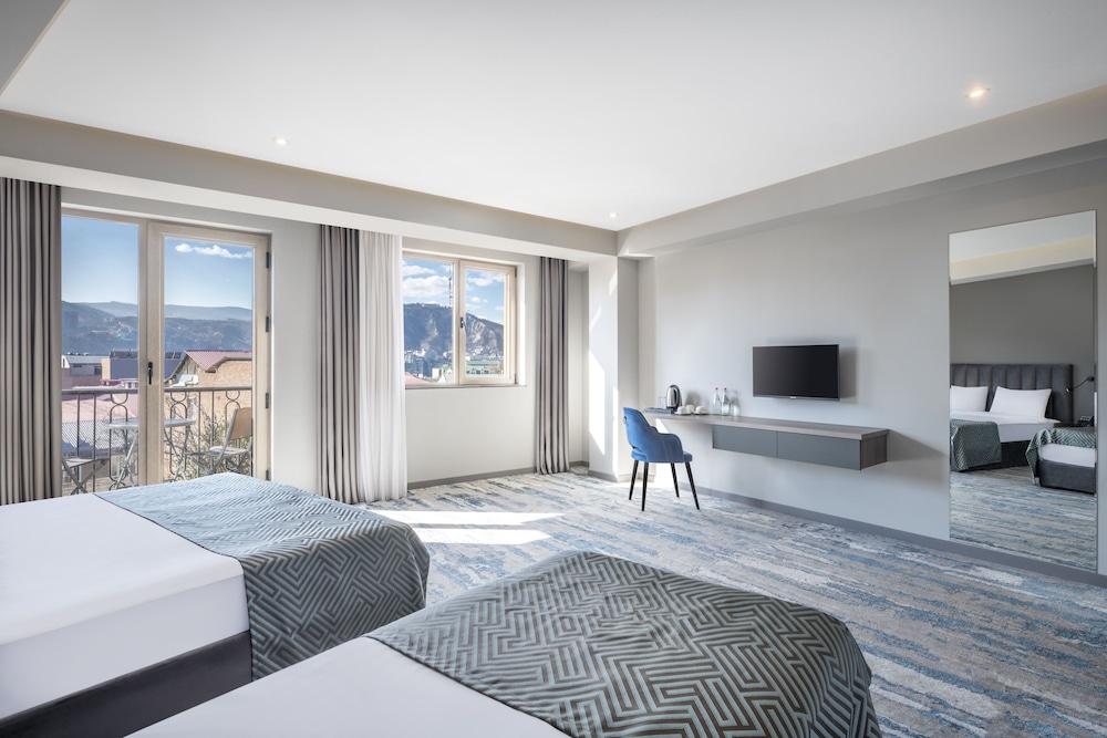Hotel Address 9D 34/54