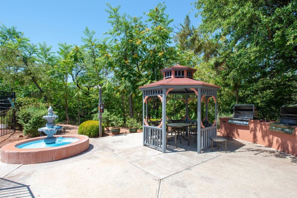 Bell Rock Inn 38/45