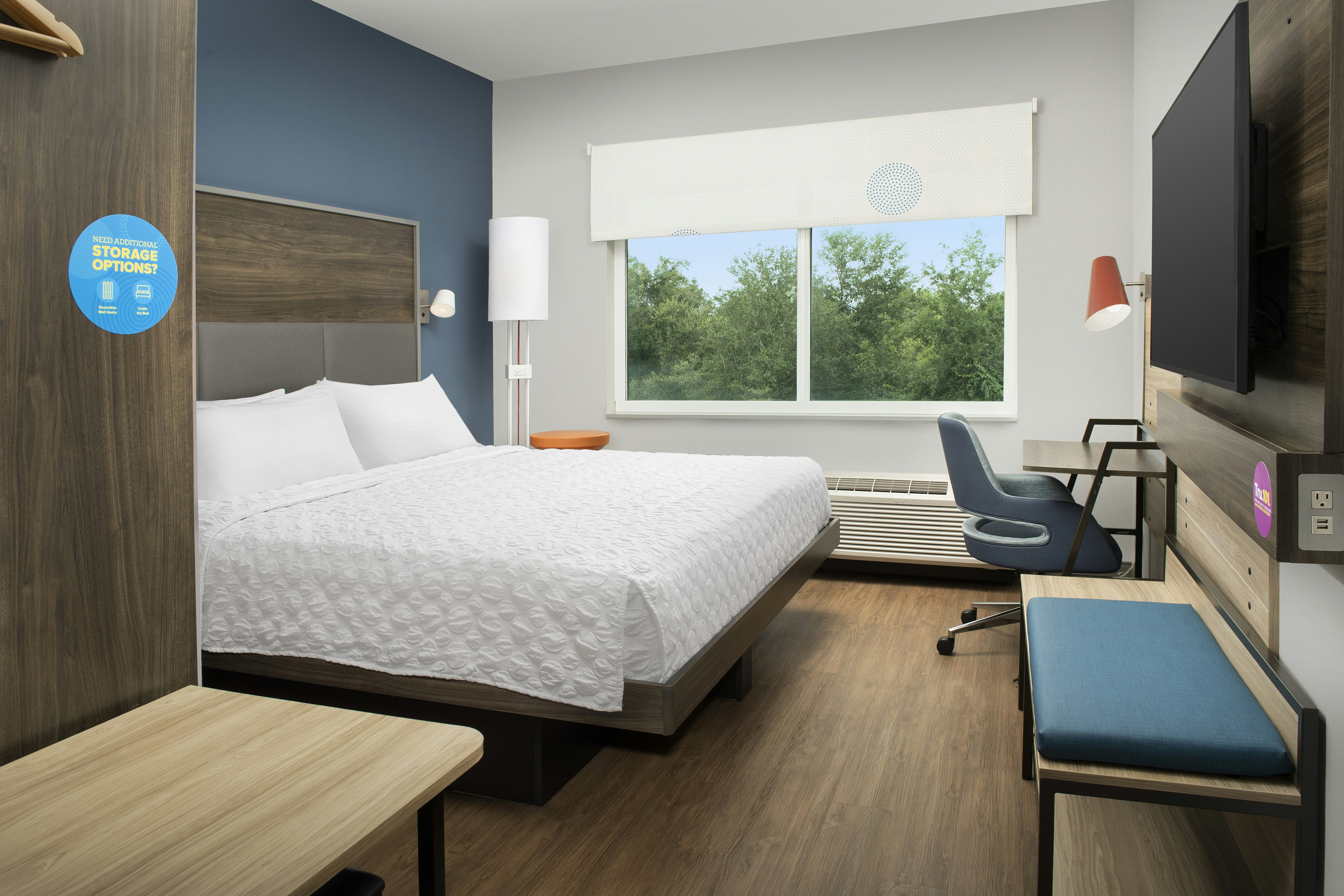 ROOM, KING BED