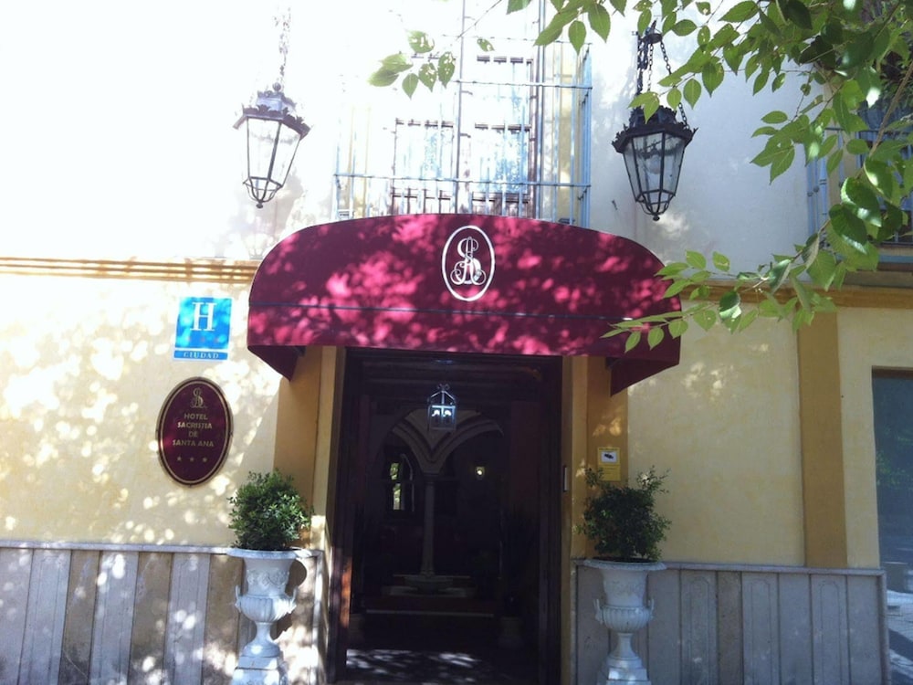 Sacristia de Santa Ana Boutique 6/40