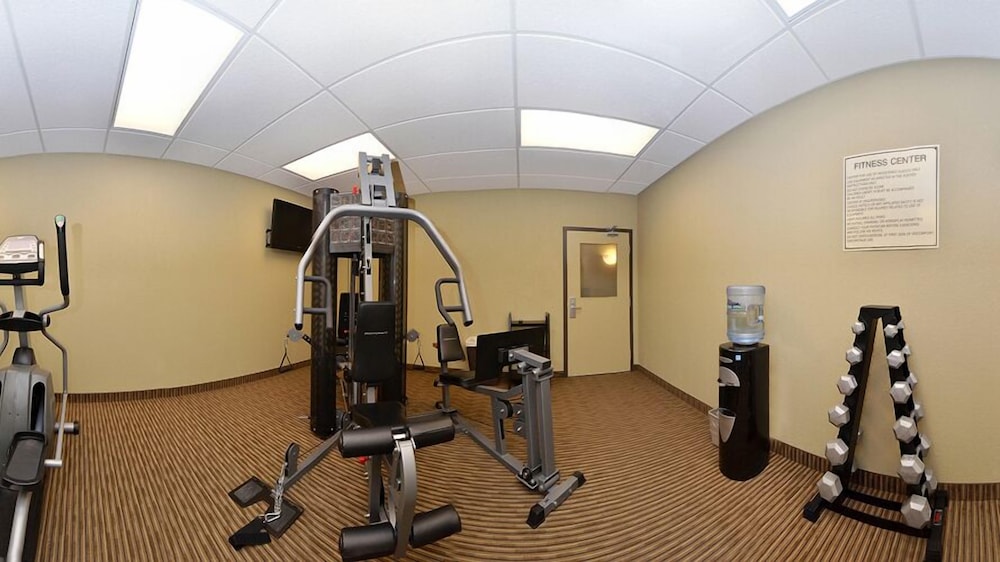 Quality Inn & Suites Thompson, MB 24/41