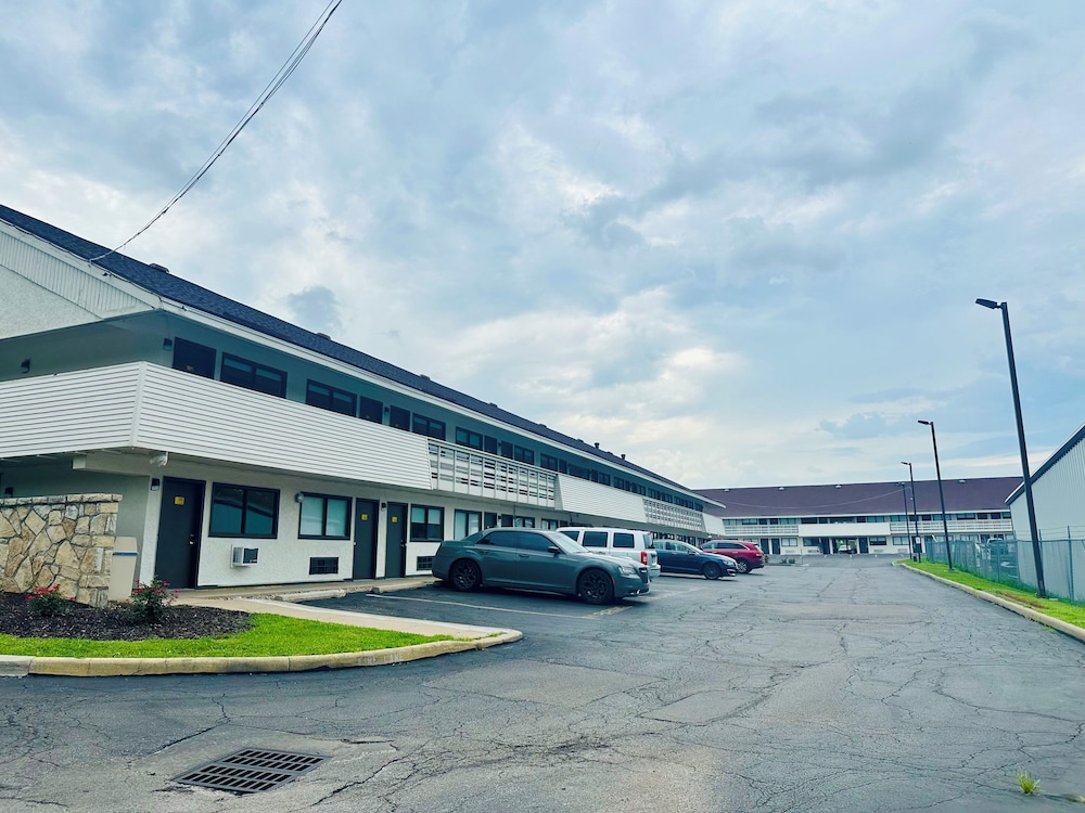 Days Inn by Wyndham Kansas City Northeast 54/65