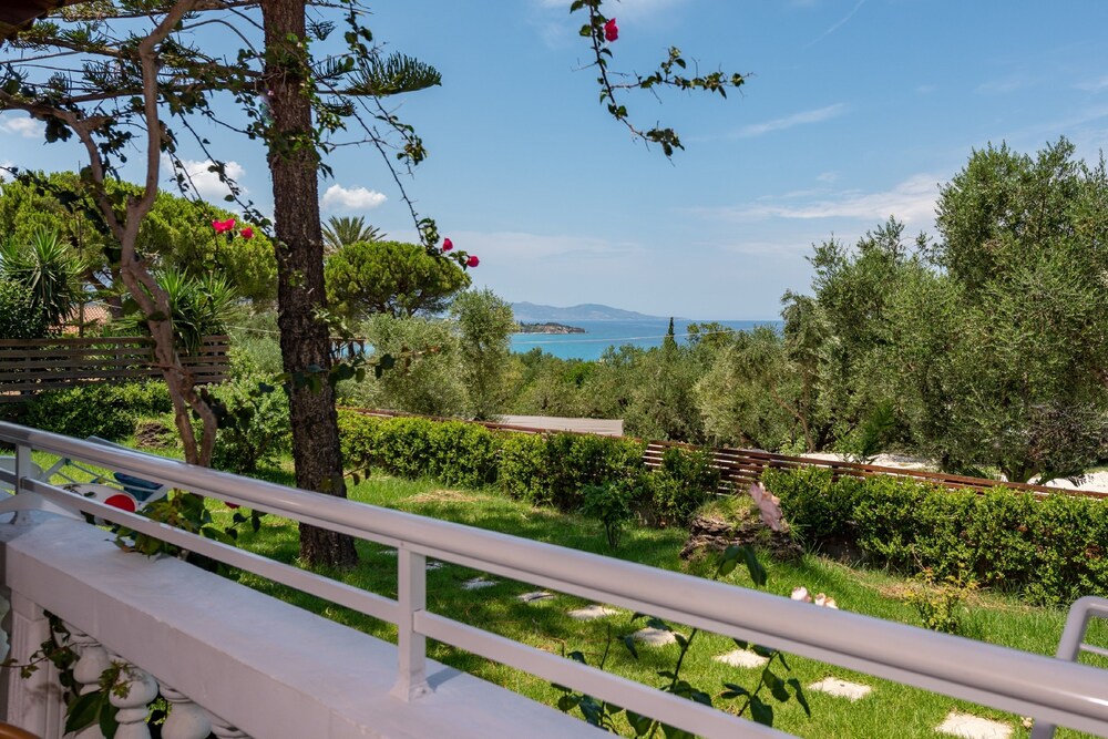 Ionian Aura Apartments 40/50