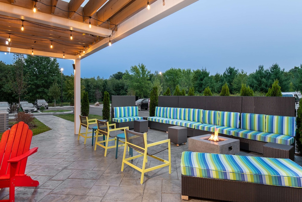 Home2 Suites by Hilton Raynham Taunton 55/56