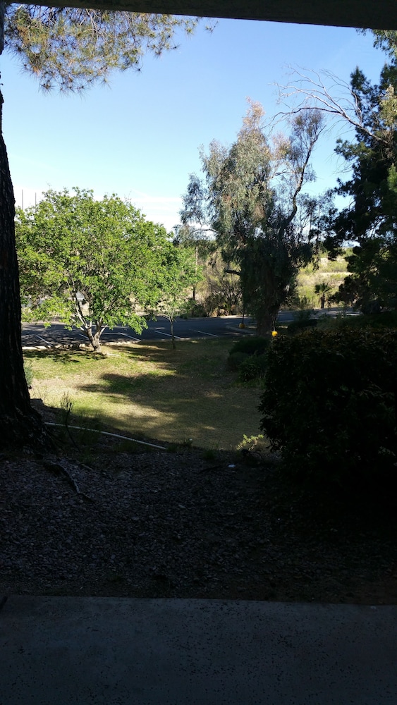 Mariposa Hotel 50/58