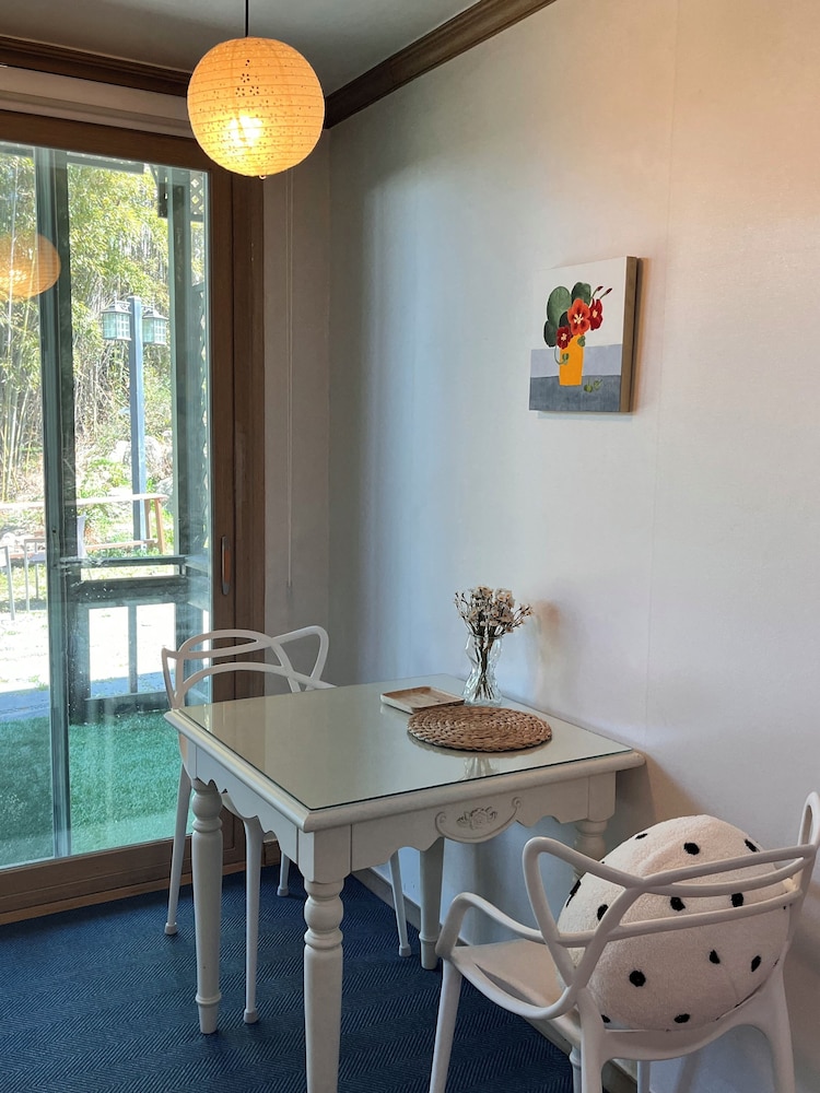 Bellus Rose Pension Hotel 37/64