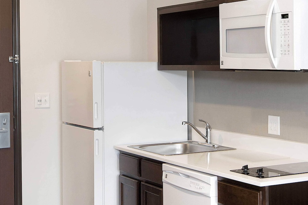 WoodSpring Suites Houston IAH Airport 45/48