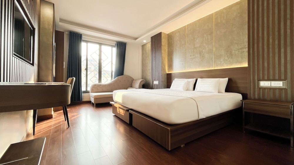 PREMIUM, DELUXE, DOUBLE BED