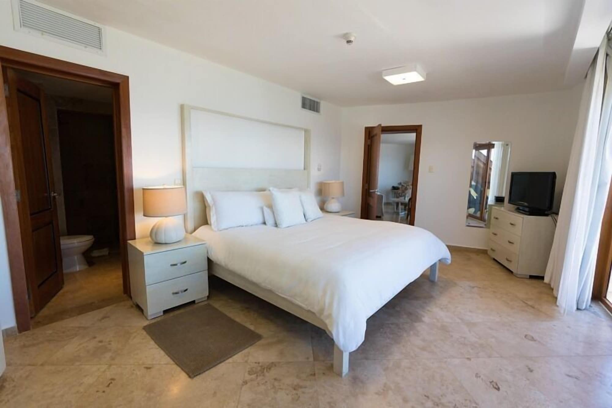 جناح بإطلالة على الجبل بغرفة نوم واحدة بمطبخ صغير، The Bannister Hotel and Yacht Club 4/6