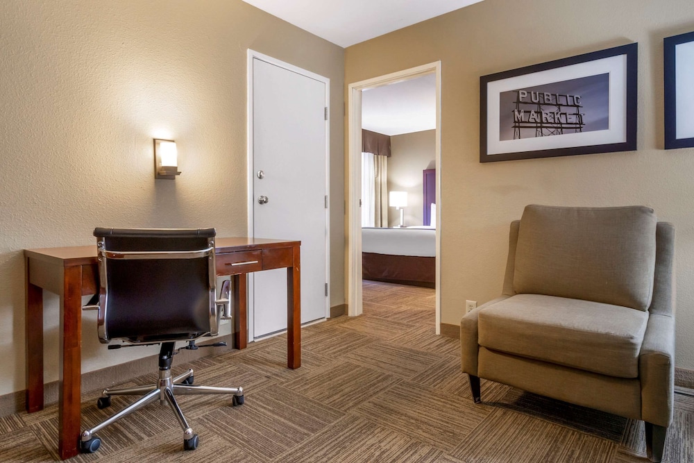 Comfort Inn & Suites Sea-Tac Airport 37/38