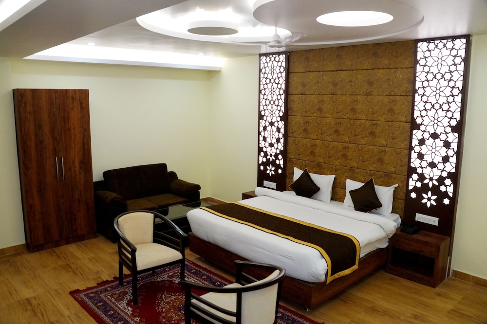 Hotel Shivoy Grand 11/23
