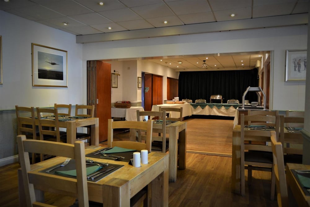 Oliver Cromwell Hotel 33/50