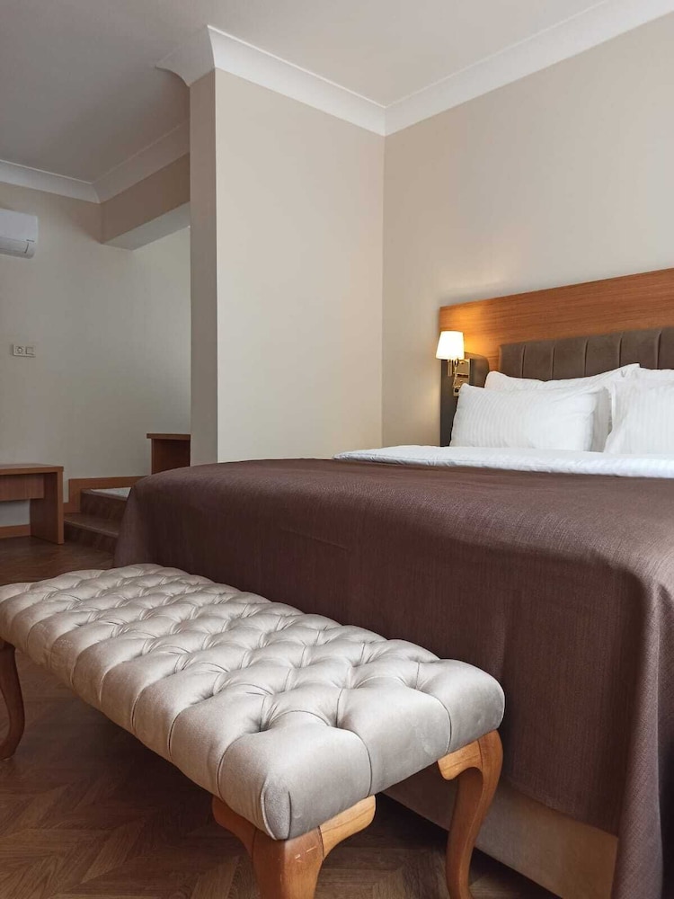 Ak Life Hotel & Suit 13/39