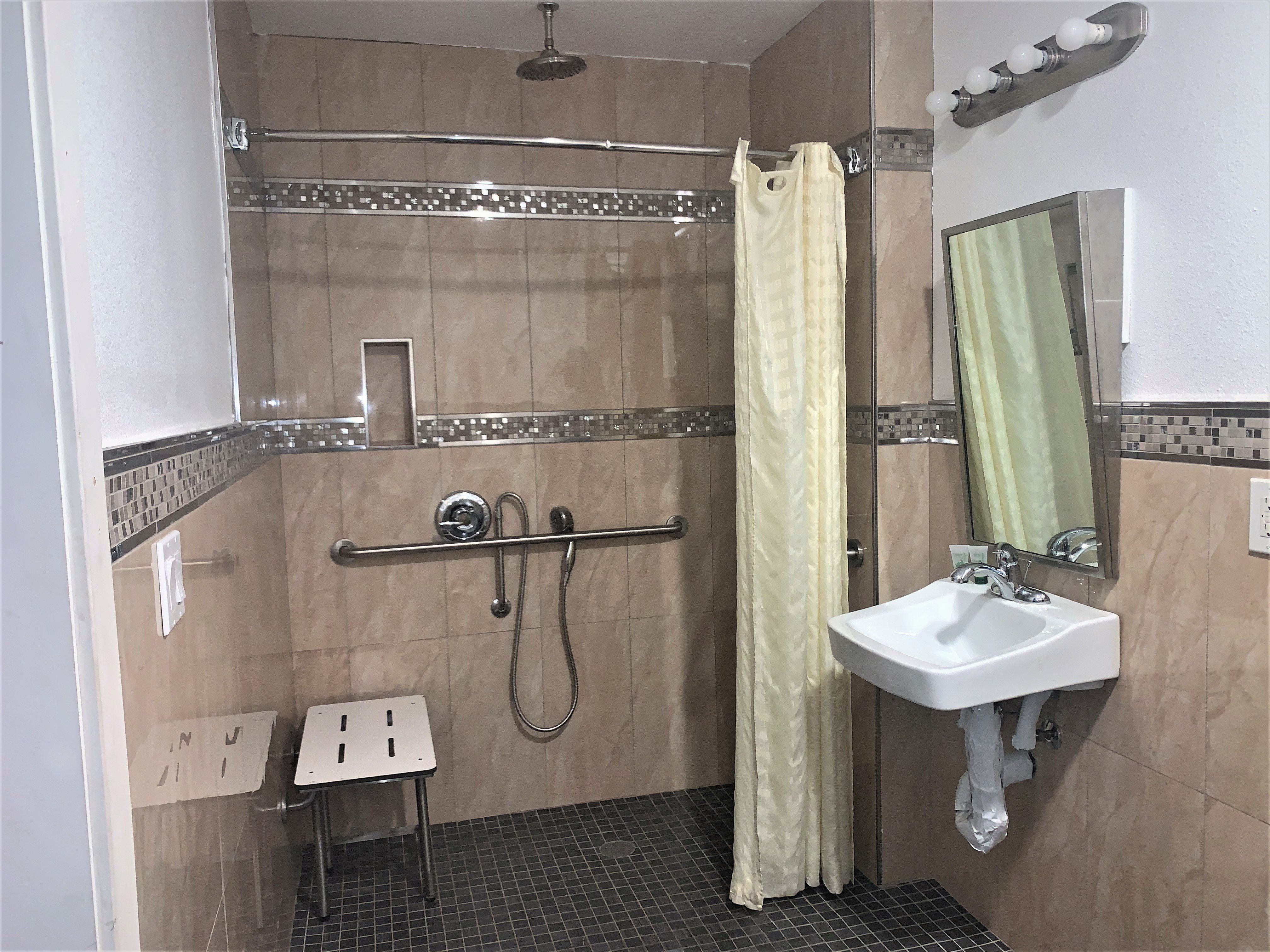 Executive Inn Hotel 32/35