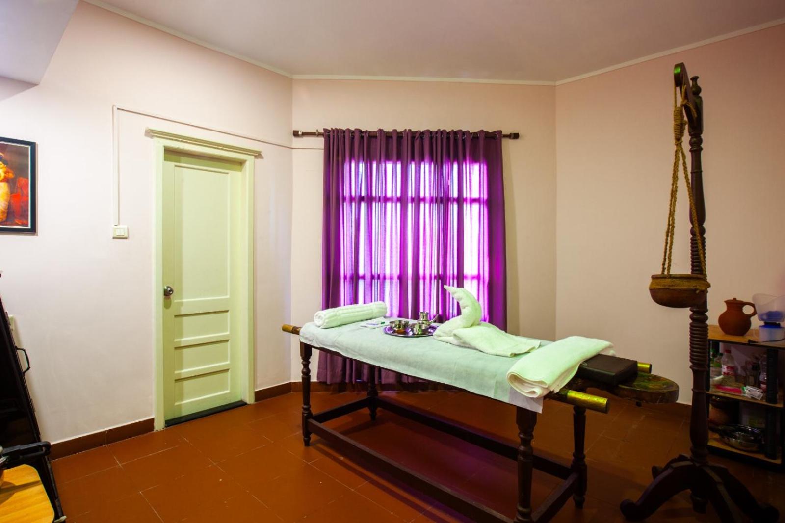 HOLIDAY HOTEL CHERAI 7/28