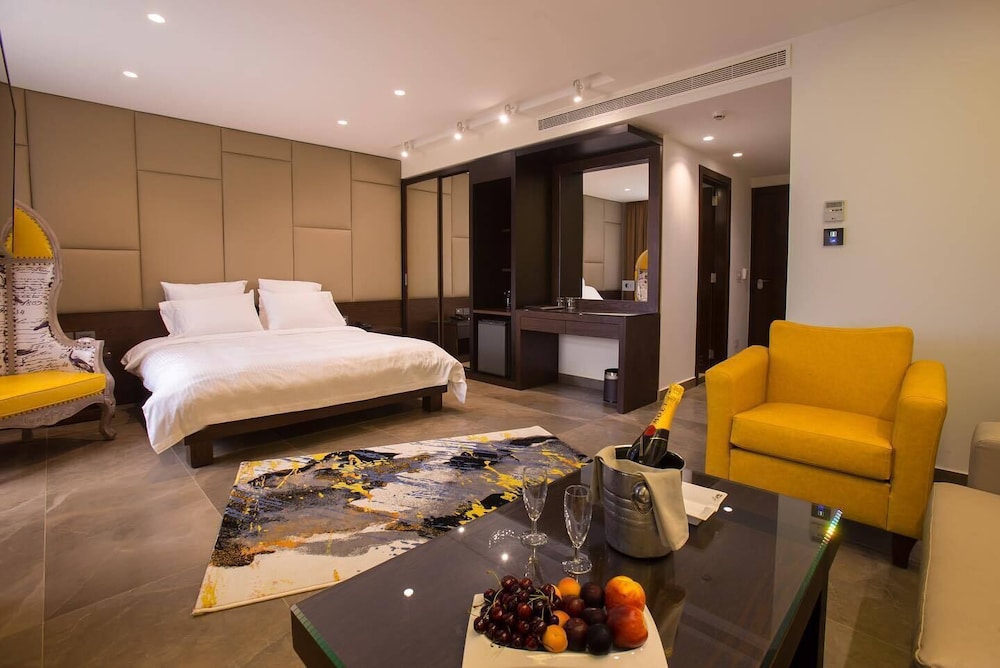 Opera Hotel 19/40