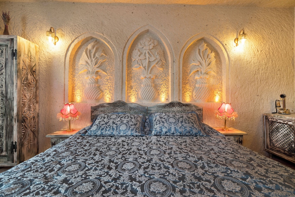 Acer Cave Hotel 33/67