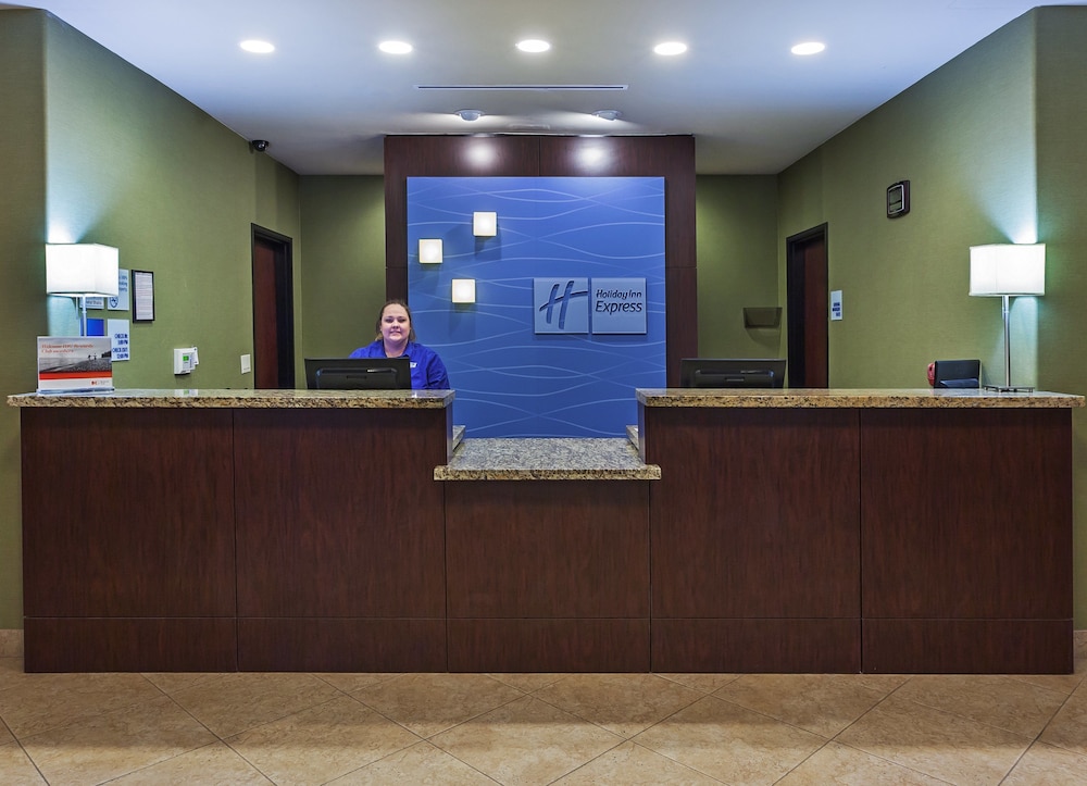 Holiday Inn Express Hotel And Suites Brady 14/47