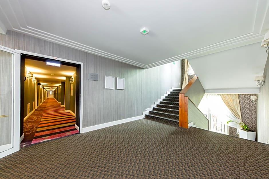 Lamberton Hotel 38/65