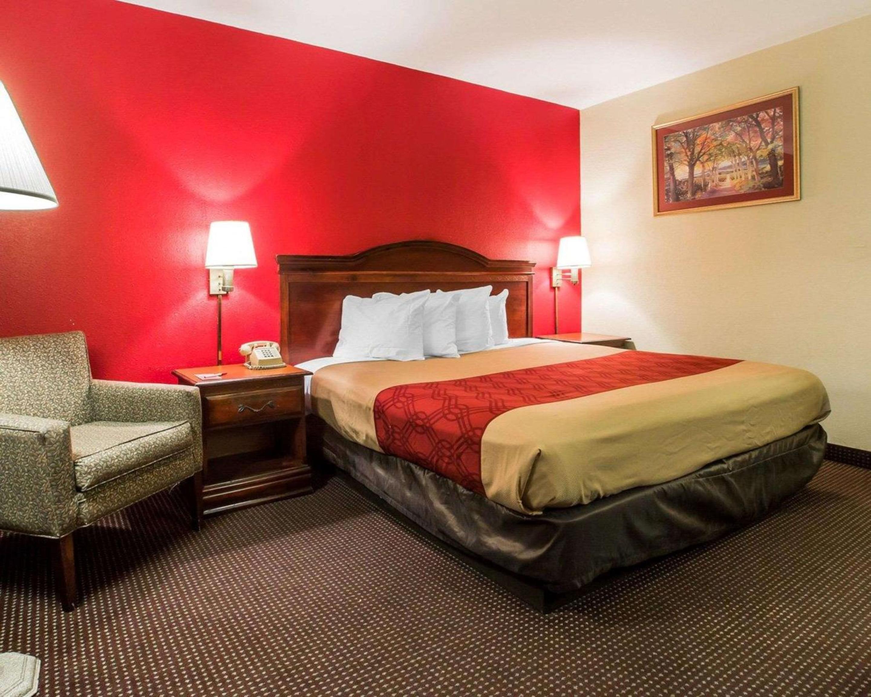 ROOM, QUEEN BED, SMOKING