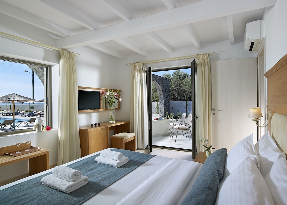 CHC Coriva Beach Hotel and Bungalows 18/75