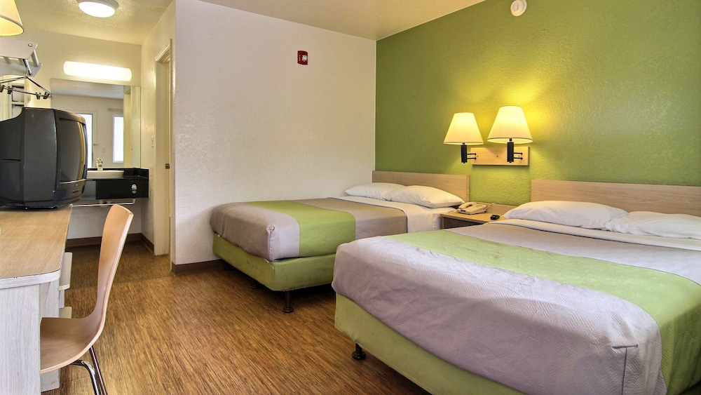 Motel6 Albuquerque, NM - Midtown 25/50