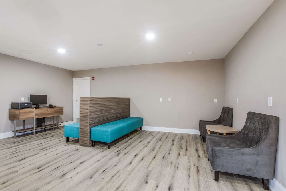 Premier Extended Stay 4/9