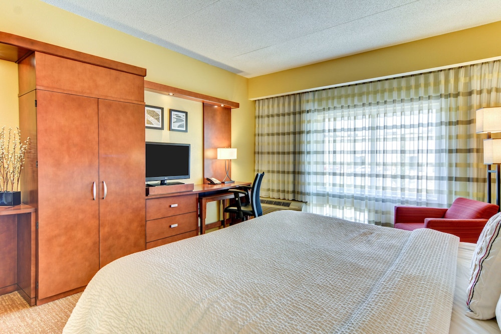 Courtyard by Marriott Bridgeport Clarksburg 9/43